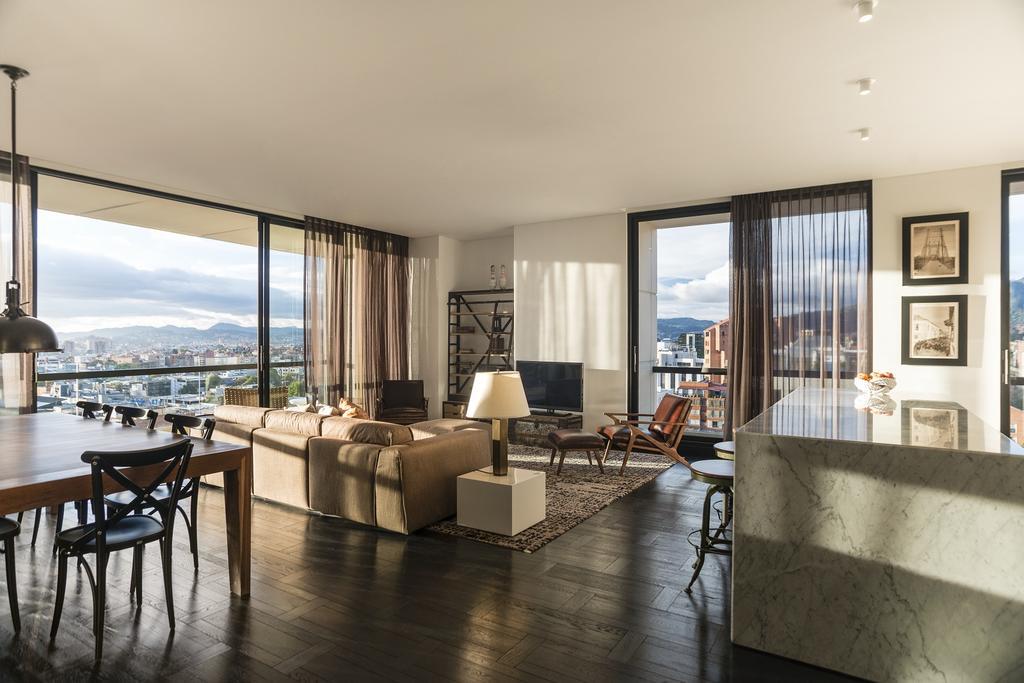 8010 Urban Living- Luxury Home Experience Богота Екстериор снимка